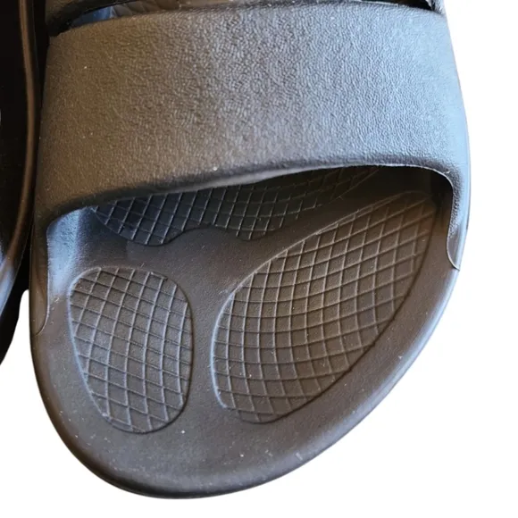 OOFOS Unisex Black Recovery Workout Sandals Men SZ 8 / Women SZ 10