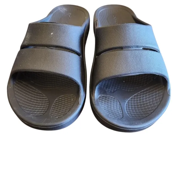 OOFOS Unisex Black Recovery Workout Sandals Men SZ 8 / Women SZ 10