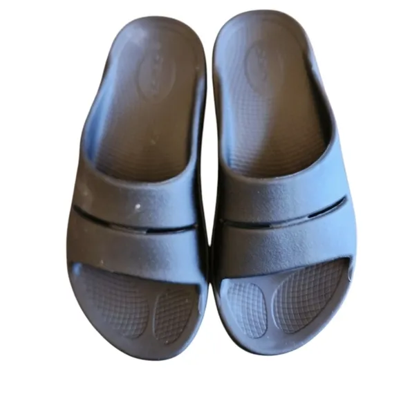 OOFOS Unisex Black Recovery Workout Sandals Men SZ 8 / Women SZ 10