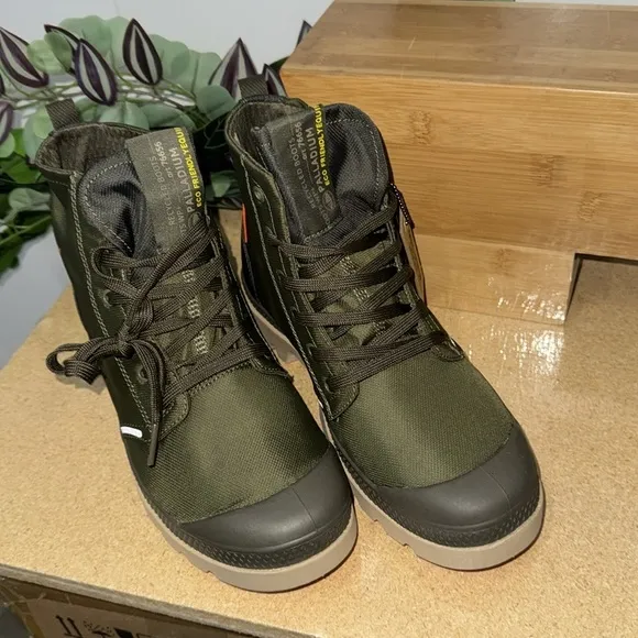 *Palladium Men's/Women's Boots (1425)