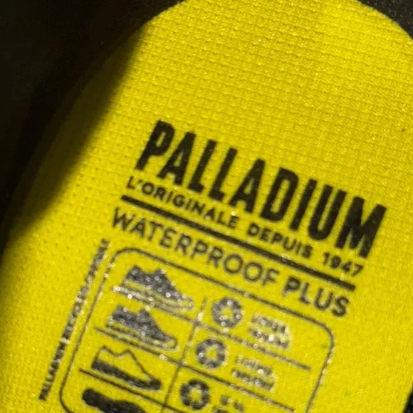 *Palladium Men's/Women's Boots (1425)