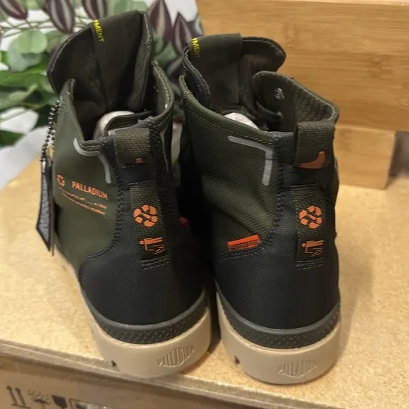 *Palladium Men's/Women's Boots (1425)
