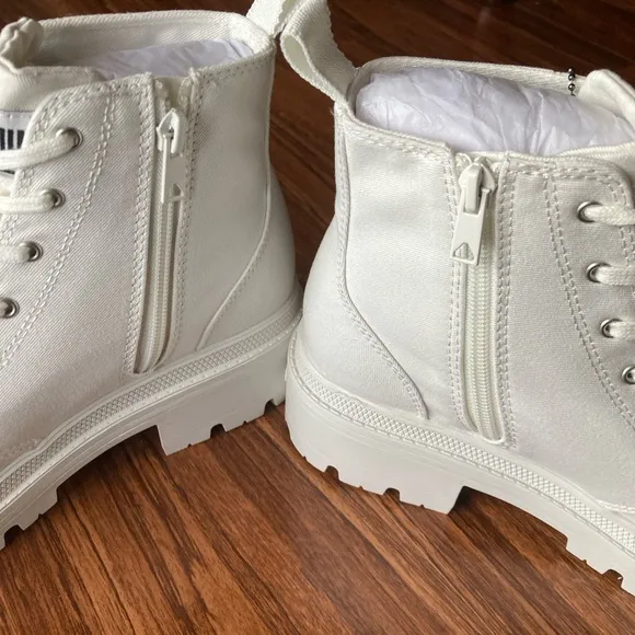Palladium size 8.5 Women's Pallabase Twill White Ankle Boots