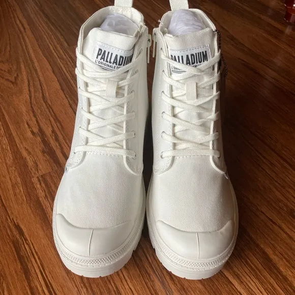 Palladium size 8.5 Women's Pallabase Twill White Ankle Boots