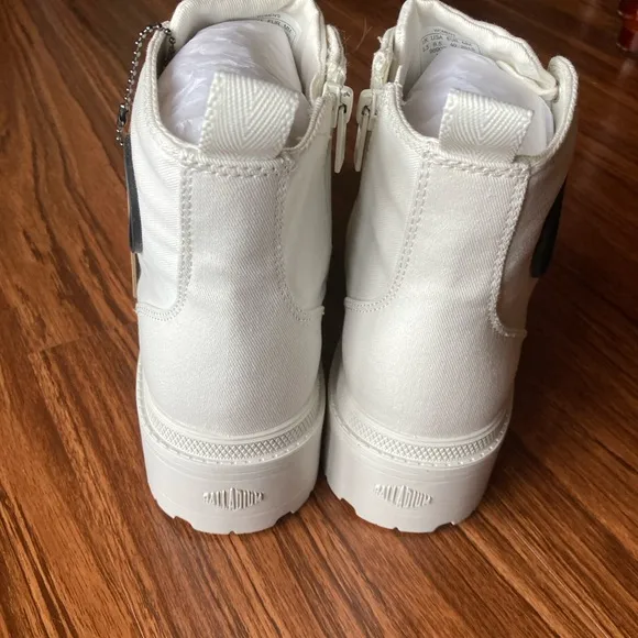 Palladium size 8.5 Women's Pallabase Twill White Ankle Boots