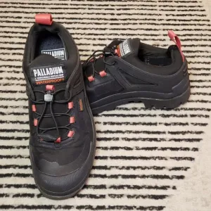 Palladium Women's Pampa Oxford Weatherproof  Lite Low Top Hiking Boot Size 7.5