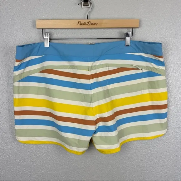 Patagonia NWT Women's Wavefarer Boardshorts 5&quot; Water Ribbons/Natural, Sz 18