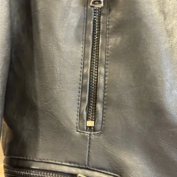 Philomena Petti New York Women’s Faux Leather Motorcycle Jacket Size Large.