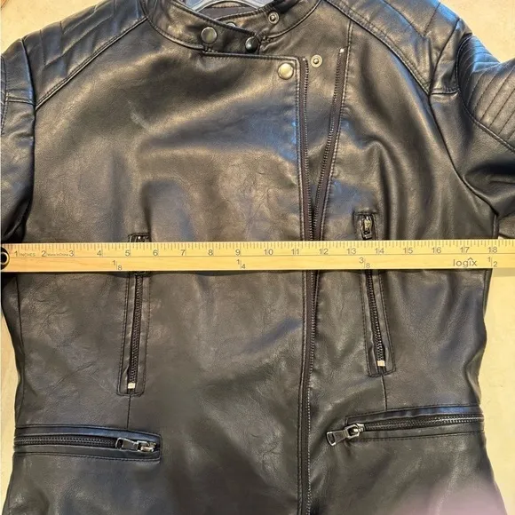 Philomena Petti New York Women’s Faux Leather Motorcycle Jacket Size Large.