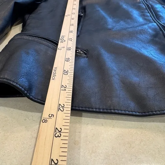Philomena Petti New York Women’s Faux Leather Motorcycle Jacket Size Large.