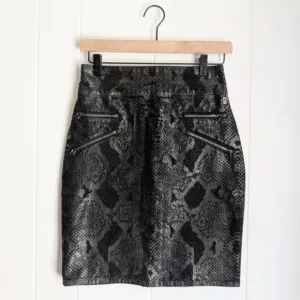 Pierre Balmain Black Snakeskin Coated Mini Skirt Size 26