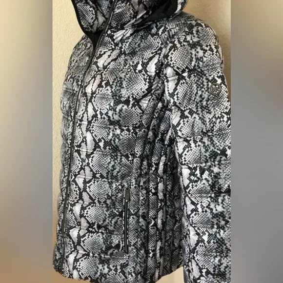 Puffer jacket packable lightweight Michael Kors jacket snake skin grey black new