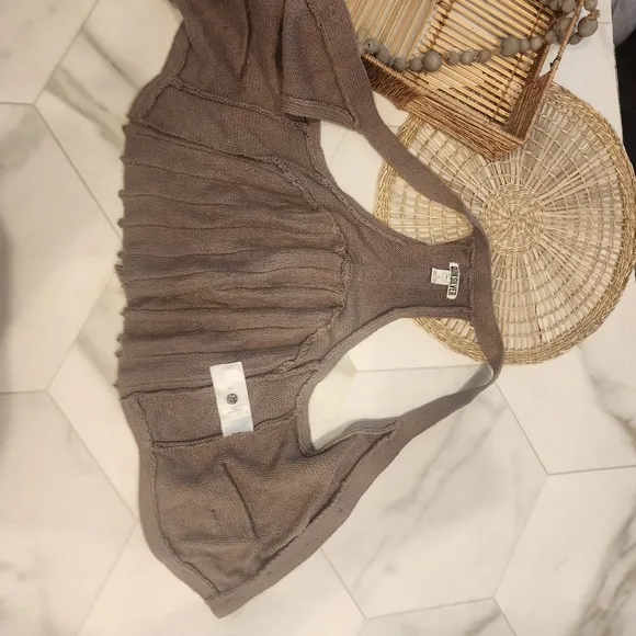 Quicksilver, size S, CUTEST EVER taupe button up vest/cardi w/pockets &amp; chain