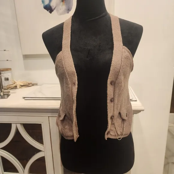 Quicksilver, size S, CUTEST EVER taupe button up vest/cardi w/pockets &amp; chain