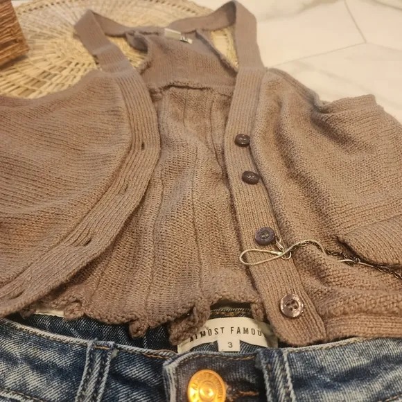 Quicksilver, size S, CUTEST EVER taupe button up vest/cardi w/pockets &amp; chain