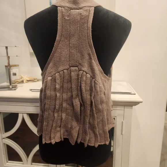 Quicksilver, size S, CUTEST EVER taupe button up vest/cardi w/pockets &amp; chain