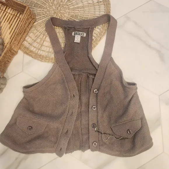 Quicksilver, size S, CUTEST EVER taupe button up vest/cardi w/pockets &amp; chain