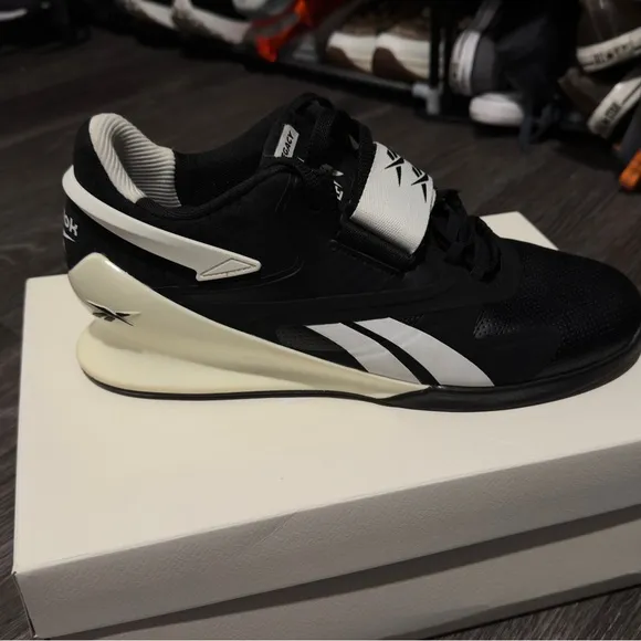 Reebok legacy Men's Black and White weigthtlifting  Shoes size 10.5