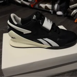 Reebok legacy Men's Black and White weigthtlifting  Shoes size 10.5