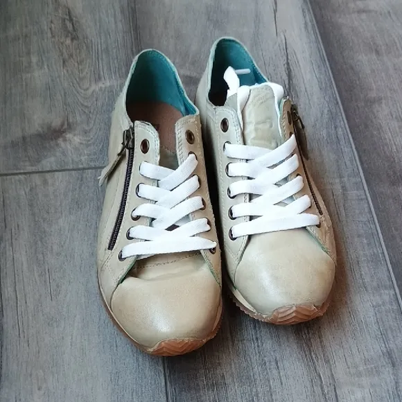 Roan By Bed Stu Women's Cream Tan Leather Sneakers