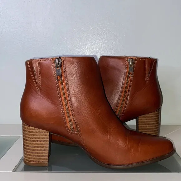 Rockport Women’s Camdyn Leather Waterproof Pointed Toe Side Zip Booties-Sz 6