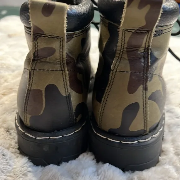 ROOTS Tuff Canada Camouflage Boots Sz-9