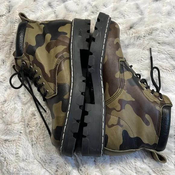 ROOTS Tuff Canada Camouflage Boots Sz-9
