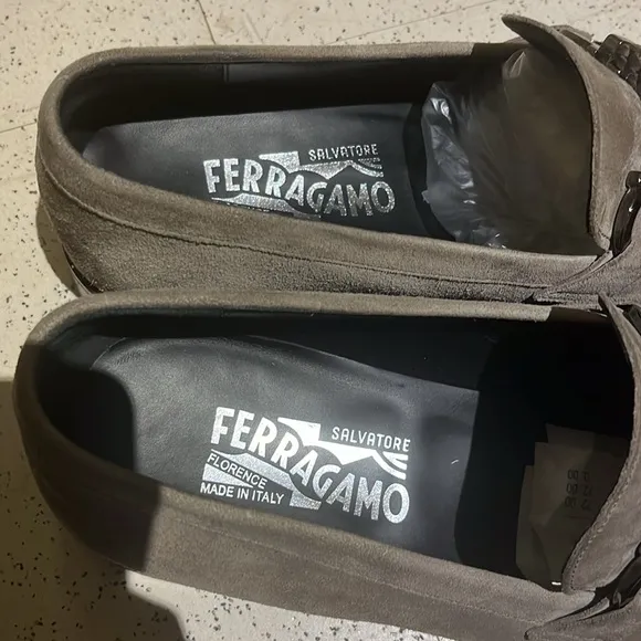 SALVATORE FERRAGAMO Men's Cross Gray Suede Leather Loafers Slip On Shoes-size 9