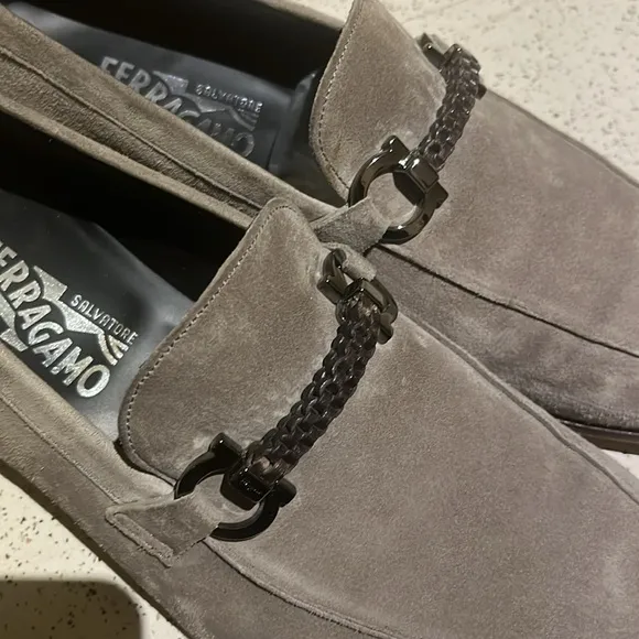 SALVATORE FERRAGAMO Men's Cross Gray Suede Leather Loafers Slip On Shoes-size 9