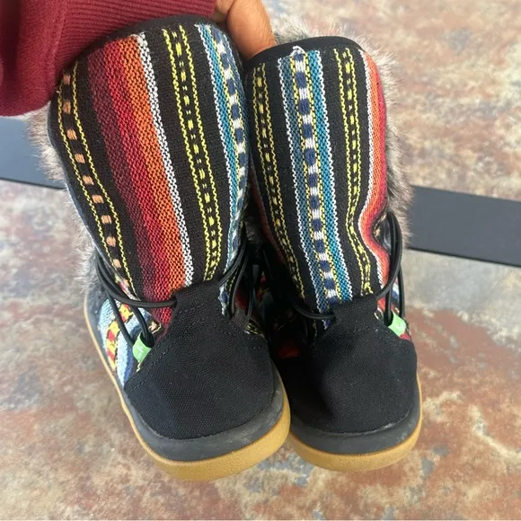 Sanuk Tripper Flurry Faux Fur Multi Color Aztec Mid Calf Boots Sz 8