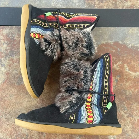 Sanuk Tripper Flurry Faux Fur Multi Color Aztec Mid Calf Boots Sz 8