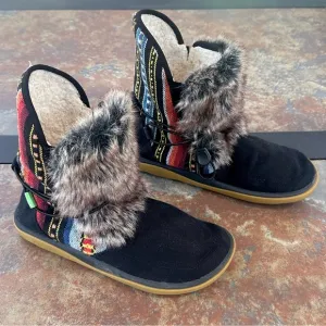 Sanuk Tripper Flurry Faux Fur Multi Color Aztec Mid Calf Boots Sz 8