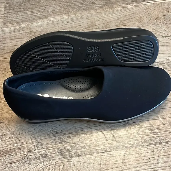 SAS Bliss Slip on Wedges 8 NWOT