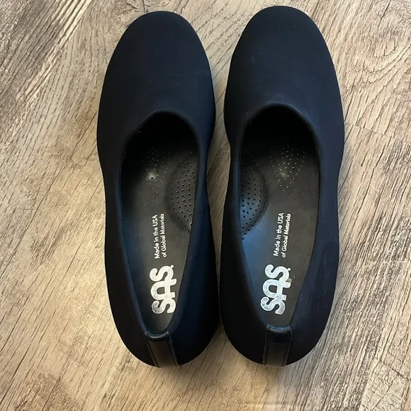 SAS Bliss Slip on Wedges 8 NWOT