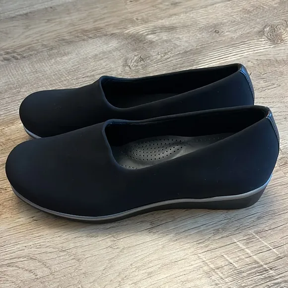 SAS Bliss Slip on Wedges 8 NWOT