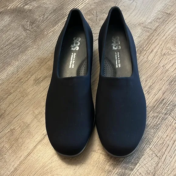 SAS Bliss Slip on Wedges 8 NWOT