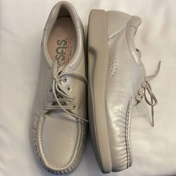 SAS PEARL BONE COLORED COMFORT SHOES.  NEW