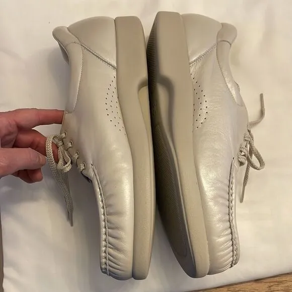 SAS PEARL BONE COLORED COMFORT SHOES.  NEW