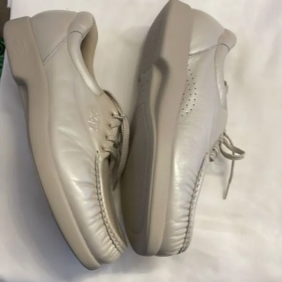 SAS PEARL BONE COLORED COMFORT SHOES.  NEW