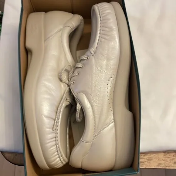 SAS PEARL BONE COLORED COMFORT SHOES.  NEW
