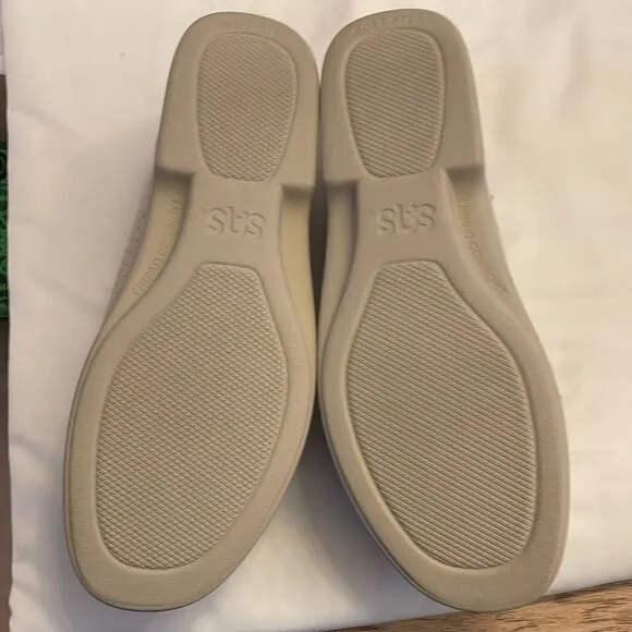 SAS PEARL BONE COLORED COMFORT SHOES.  NEW