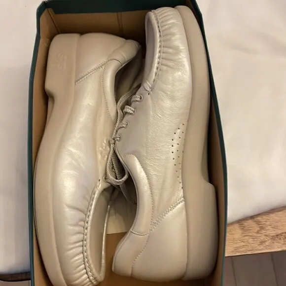 SAS PEARL BONE COLORED COMFORT SHOES.  NEW