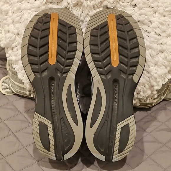 Saucony Athletic Shoes with Breathable Fabric and Curved Sole