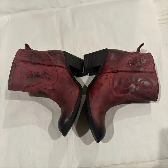 Seychelles Western Ankle Boots Womens 9.5 Red Maroon Distressed Leather Pull On