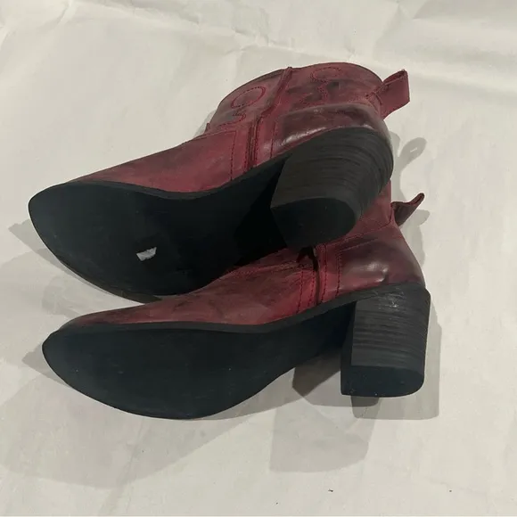 Seychelles Western Ankle Boots Womens 9.5 Red Maroon Distressed Leather Pull On
