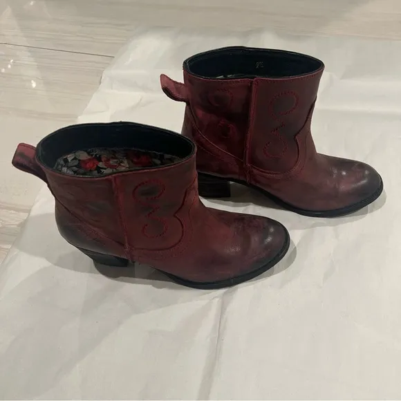 Seychelles Western Ankle Boots Womens 9.5 Red Maroon Distressed Leather Pull On
