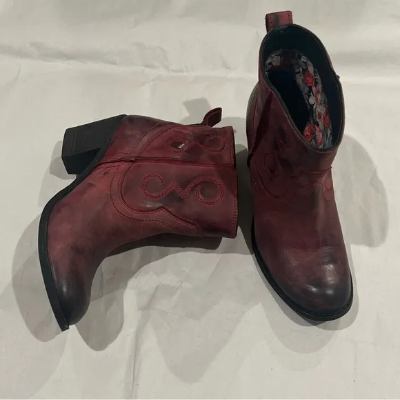 Seychelles Western Ankle Boots Womens 9.5 Red Maroon Distressed Leather Pull On