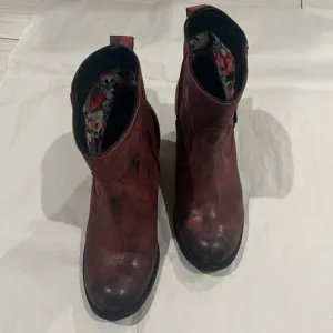 Seychelles Western Ankle Boots Womens 9.5 Red Maroon Distressed Leather Pull On