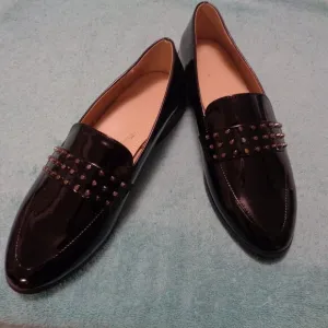 SHINEY BLACK PATENT MENS  FAUX LEATHER LOAFERS W STUDS 9