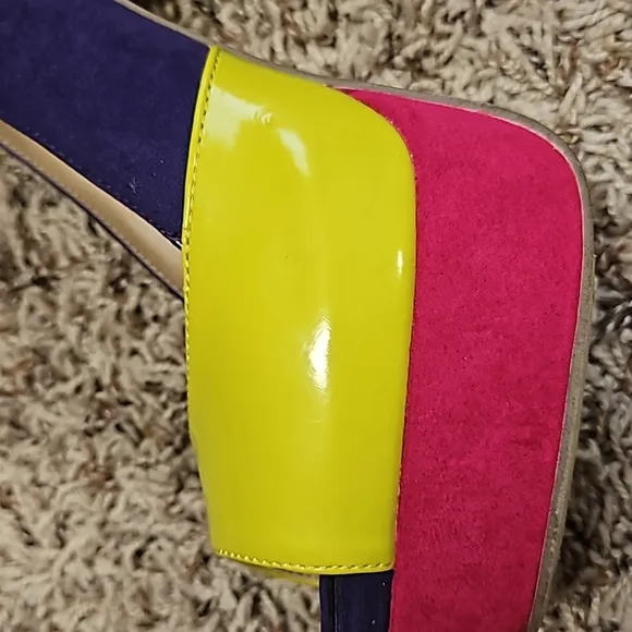 Shoe Dazzle Tri-colored Platform Heels